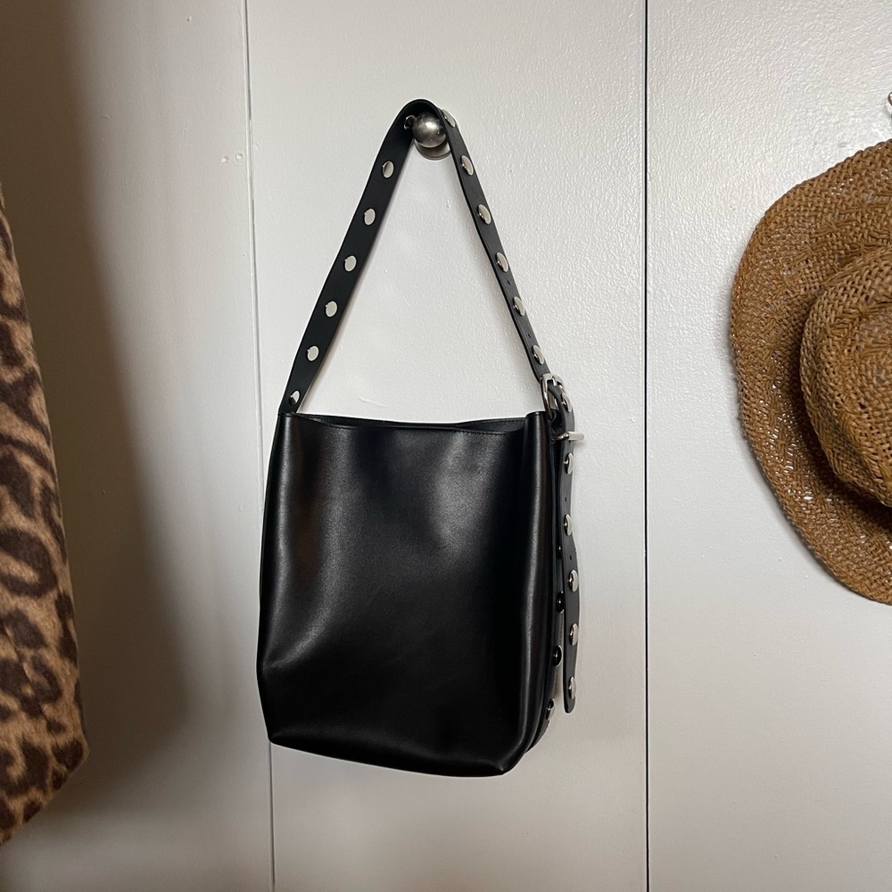 Madewell The Essential Medium Bucket Tote